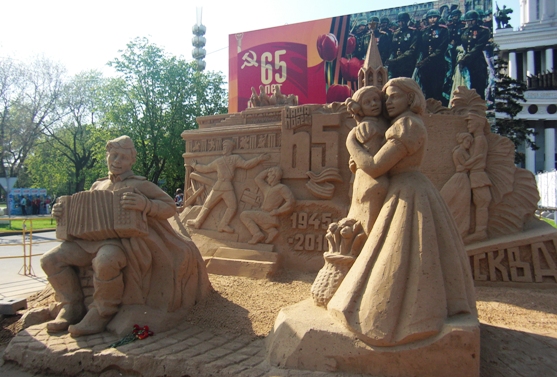 Фото: Mosgrad.ru Песчаная скульптурная композиция на ВВЦ